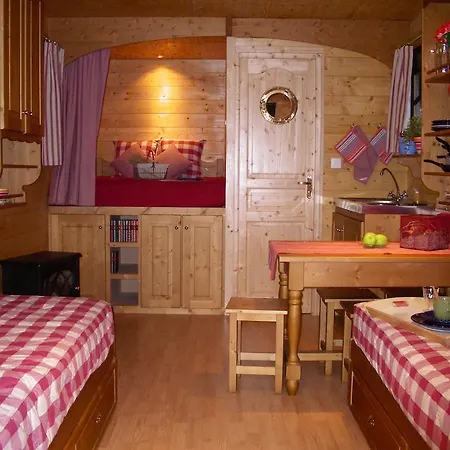 Holiday home Les Roulottes De La Ferme Chauvet *