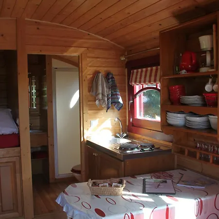 Holiday home Les Roulottes De La Ferme Chauvet Chantenay-Villedieu