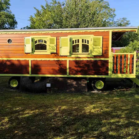 Holiday home Les Roulottes De La Ferme Chauvet *